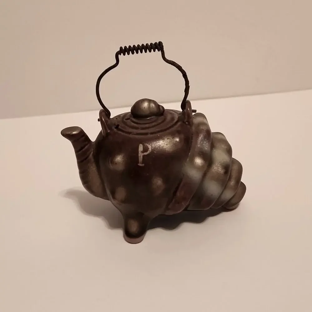 Vintage Conch Shell Salt & Pepper‎ Shakers With Trunk & Metal Carrying Handle